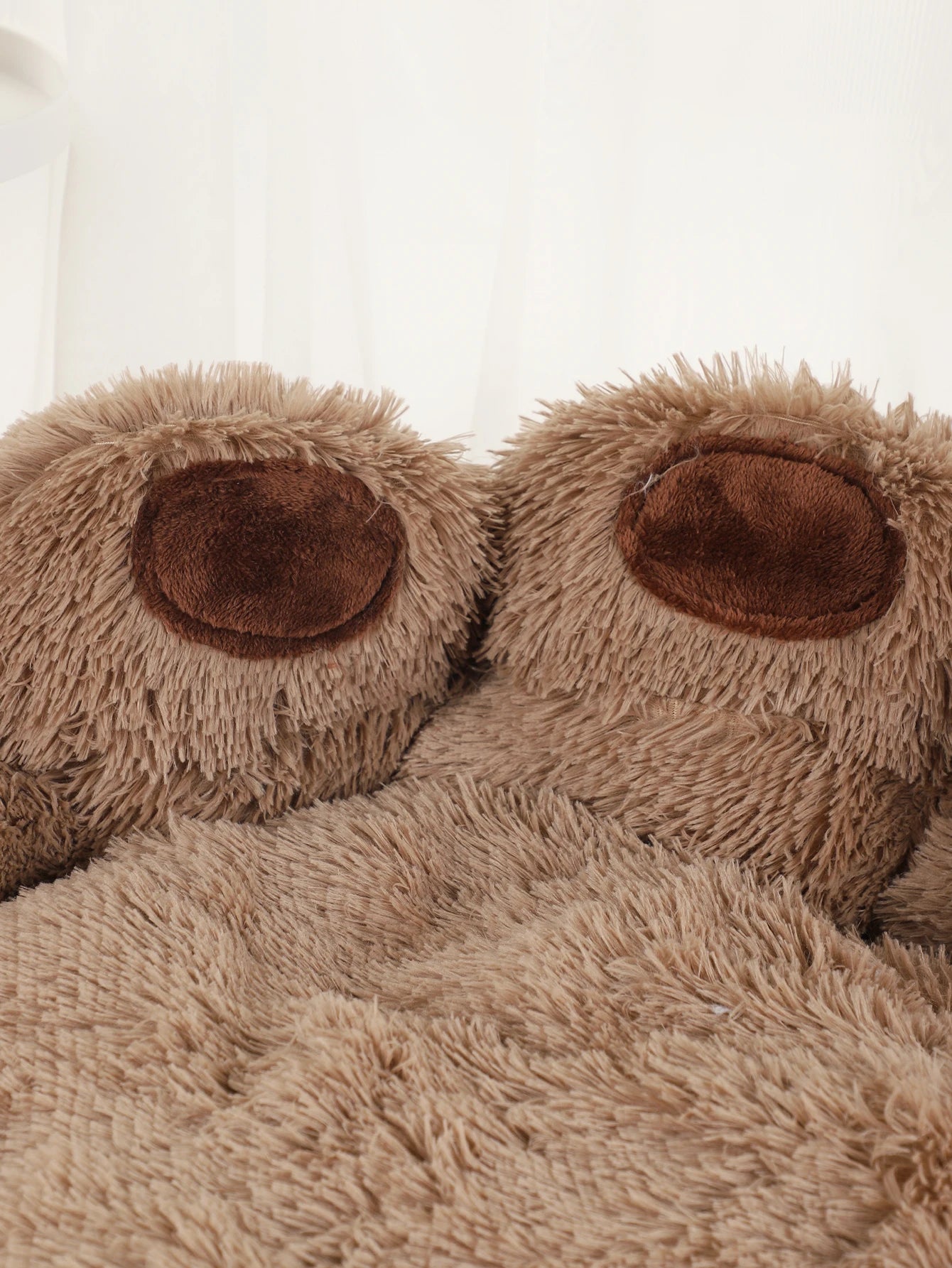 Paw-Shaped Plush Dog Bed for Dobermans – Soft, Supportive, and Cozy
